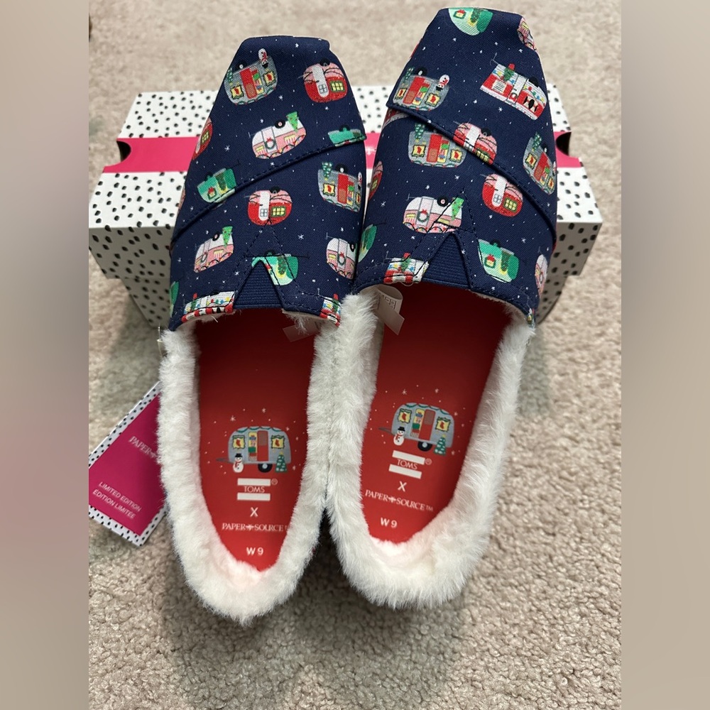 TOMS Alpargata Navy Paper Source Holiday Campers faux fur women's sz 9 brand new